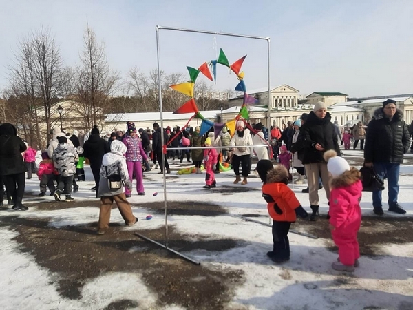 Игровые локации от ДК "Металлург" на городской Масленице